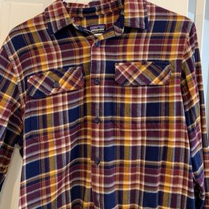 Patagonia men’s fjord flannel shirt size small